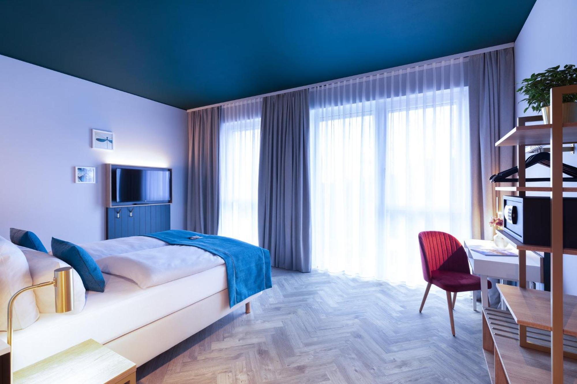 - The Niu, Flower By Ihg Отель Констанц